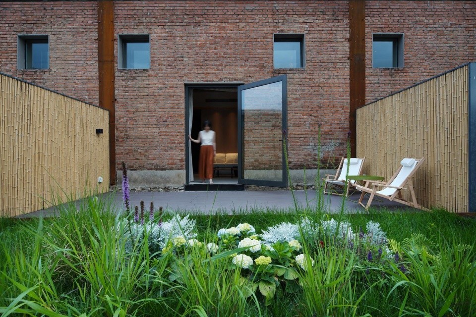 露臺(tái)花園設(shè)計(jì)-時(shí)倉(cāng)酒店 舊倉(cāng)庫(kù)改造成精品民宿酒店設(shè)計(jì)案例 露臺(tái)花園設(shè)計(jì)-時(shí)倉(cāng)酒店 舊倉(cāng)庫(kù)改造成精品民宿酒店設(shè)計(jì)案例