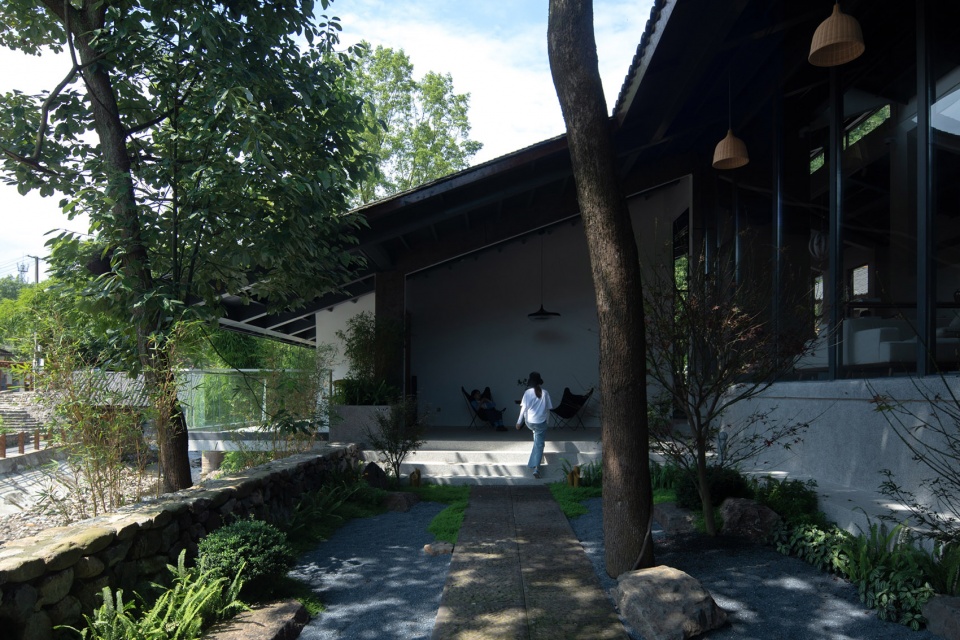 極簡風(fēng)鄉(xiāng)村民宿改造設(shè)計(jì) 溪邊酒店民宿設(shè)計(jì)賞析 極簡風(fēng)鄉(xiāng)村民宿改造設(shè)計(jì) 溪邊酒店民宿設(shè)計(jì)賞析