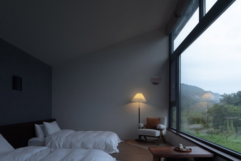 極簡風(fēng)鄉(xiāng)村民宿改造設(shè)計(jì) 溪邊酒店民宿設(shè)計(jì)賞析 極簡風(fēng)鄉(xiāng)村民宿改造設(shè)計(jì) 溪邊酒店民宿設(shè)計(jì)賞析