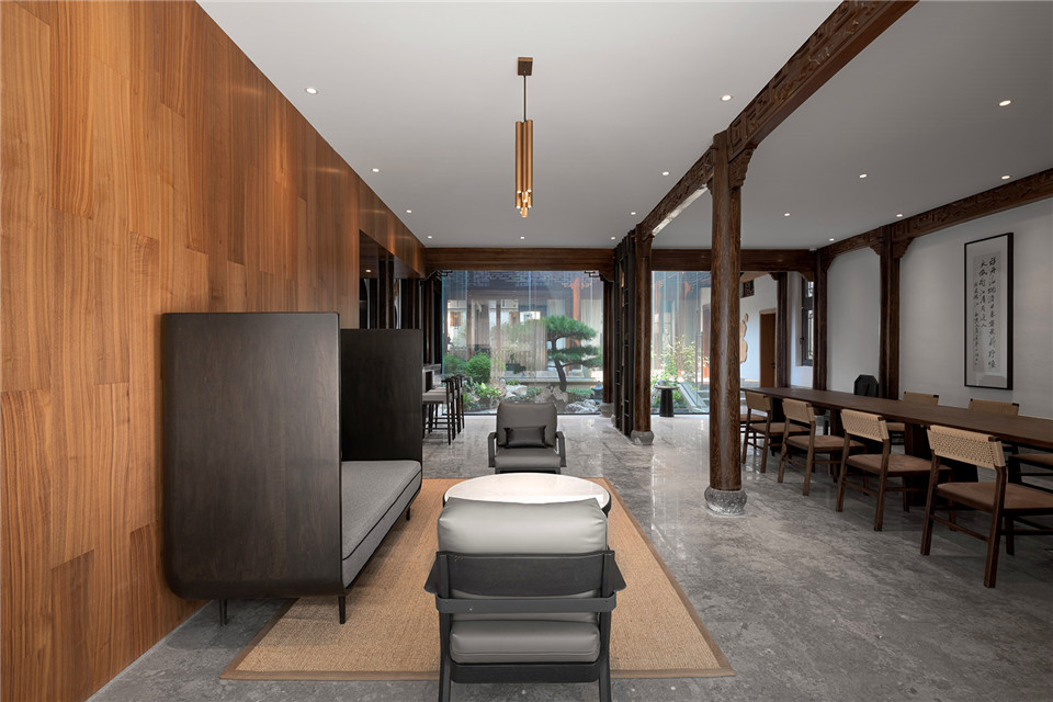 凹凸民宿酒店設(shè)計(jì)公司