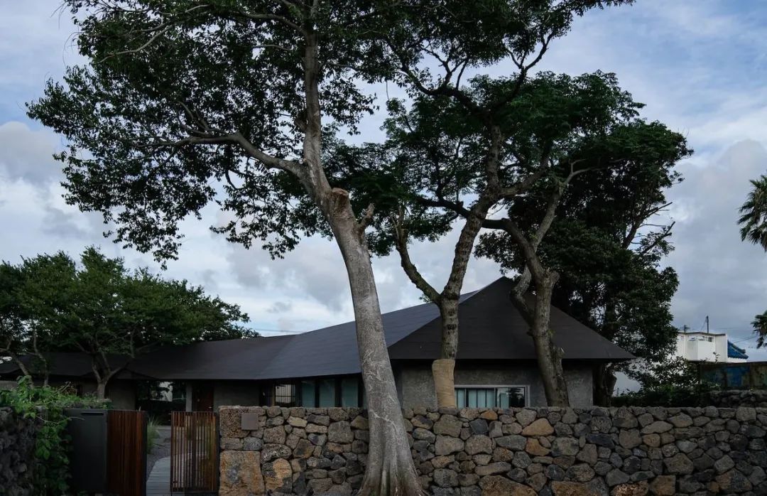 回歸田園 韓國(guó)濟(jì)州島JANWOL民宿設(shè)計(jì)賞析 回歸田園 韓國(guó)濟(jì)州島JANWOL民宿設(shè)計(jì)賞析