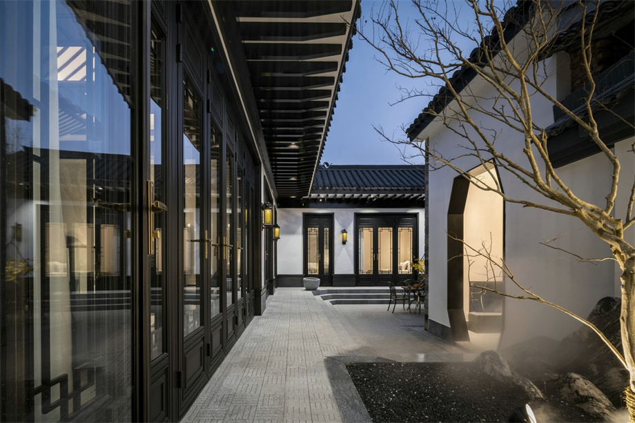 凹凸民宿酒店設(shè)計公司